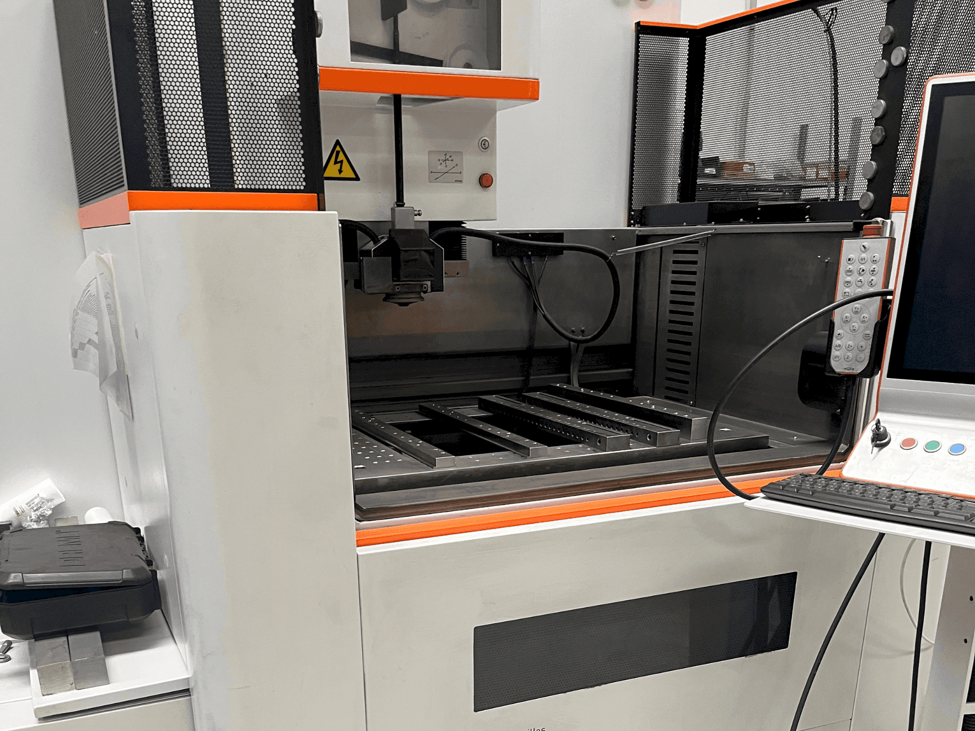 AgieCharmilles CUT E 600-maskinen framifrån