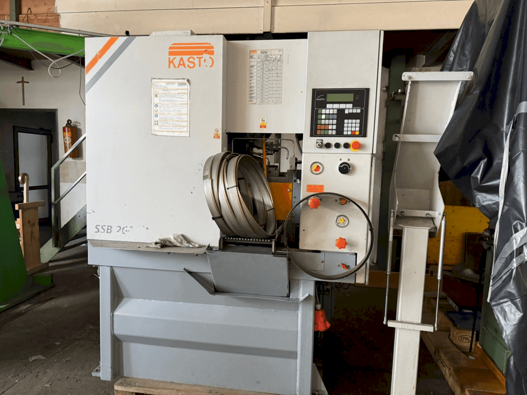 KASTO SSB 260 VA-CC-CNC-maskinen framifrån