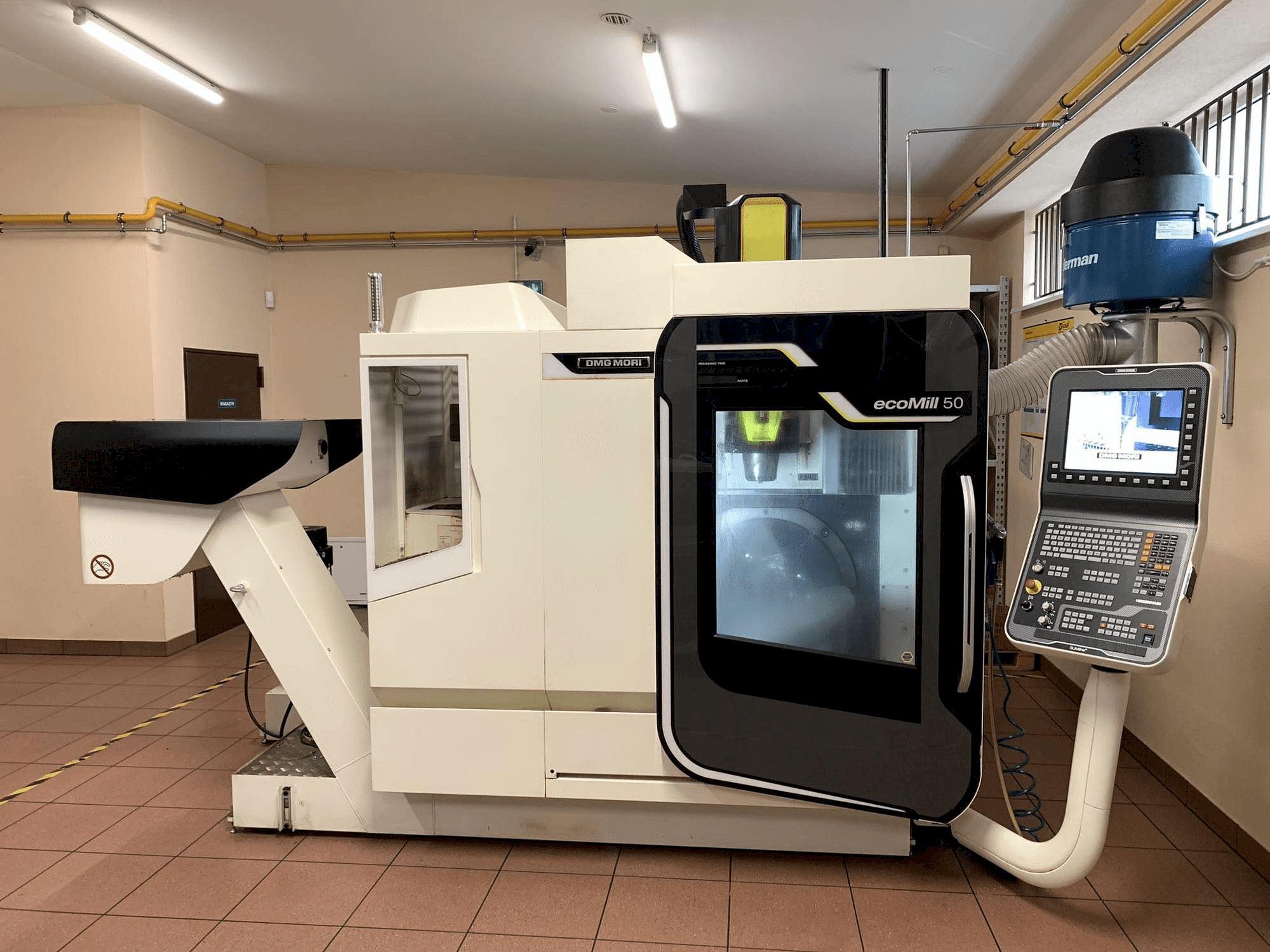 DMG MORI ecoMill 50-maskinen framifrån