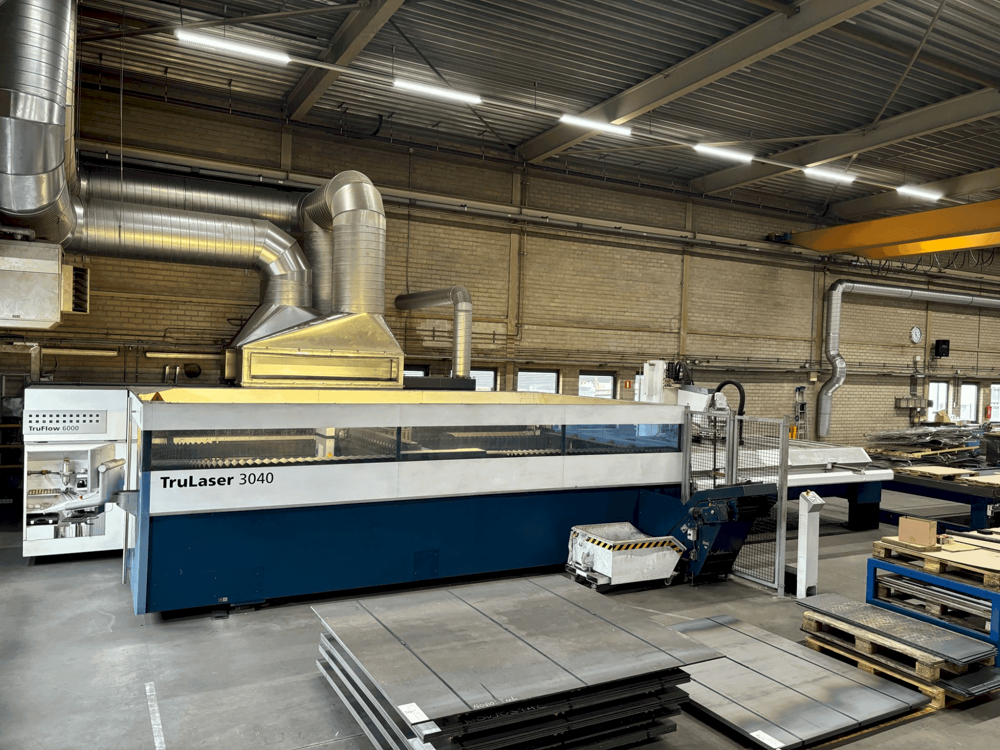 TRUMPF TruLaser 3040 + LiftMaster-maskinen framifrån
