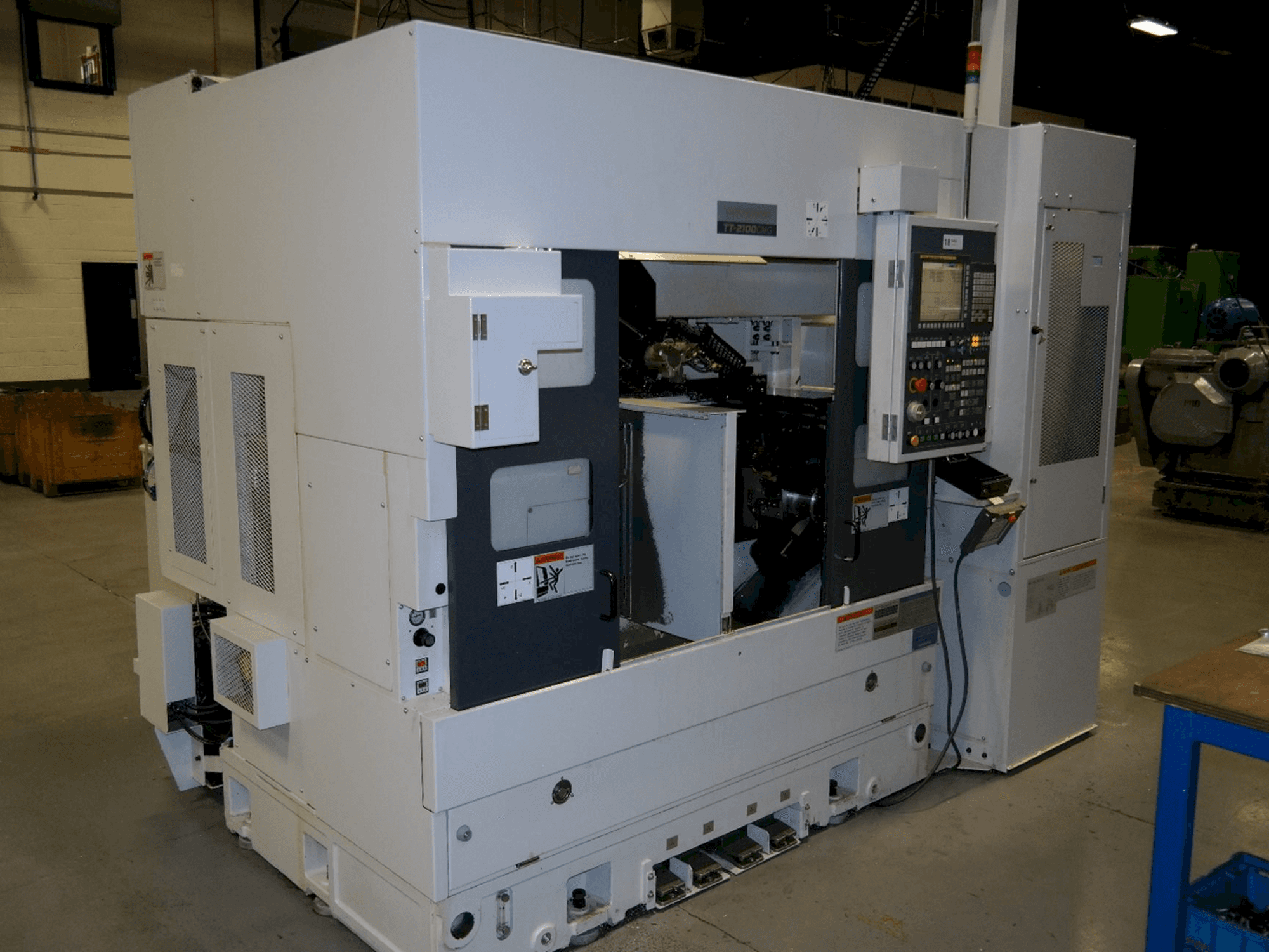 Takisawa TT2100CMGA-maskinen framifrån