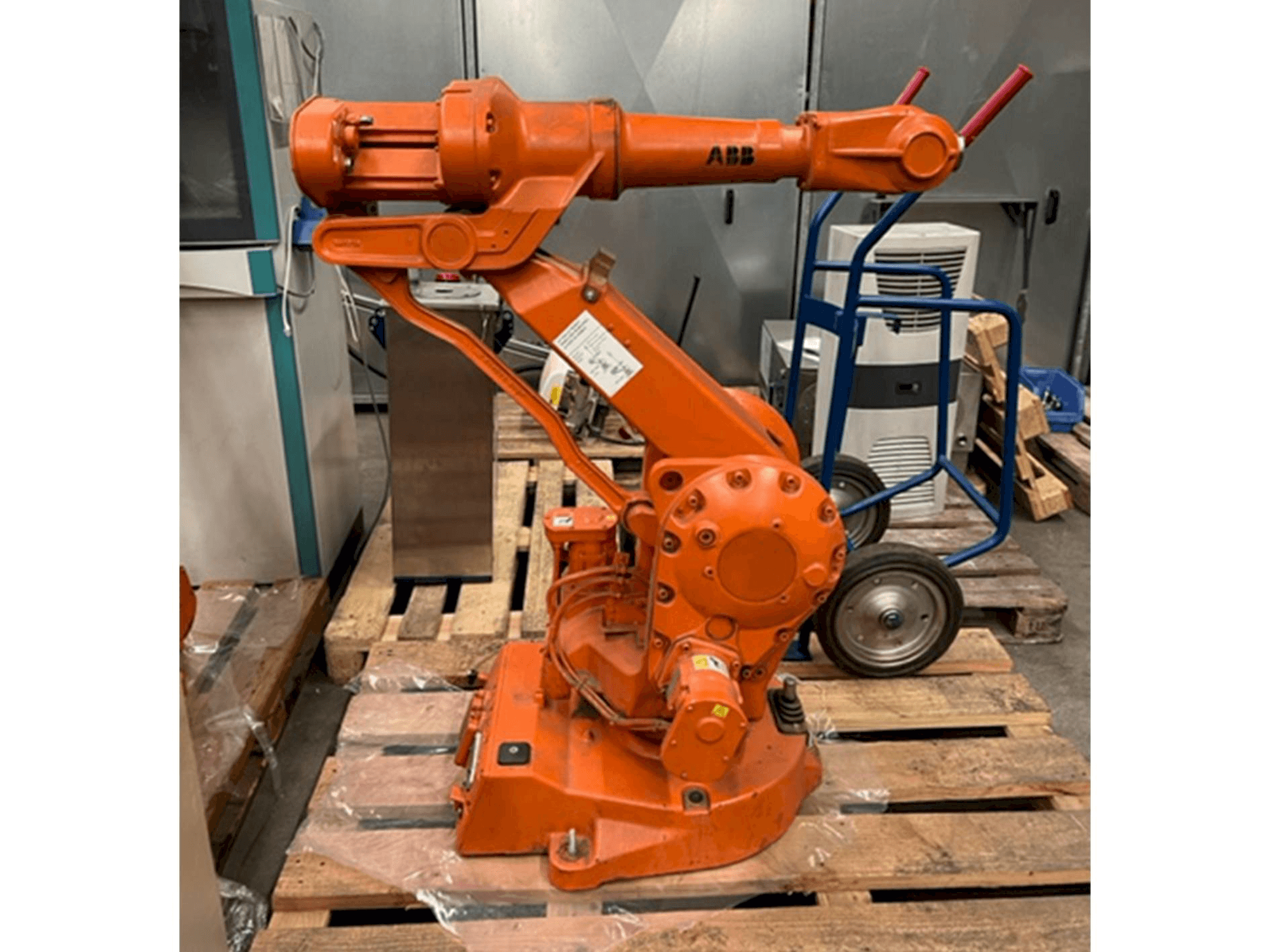 ABB IRB 2400/16 M2000-maskinen framifrån