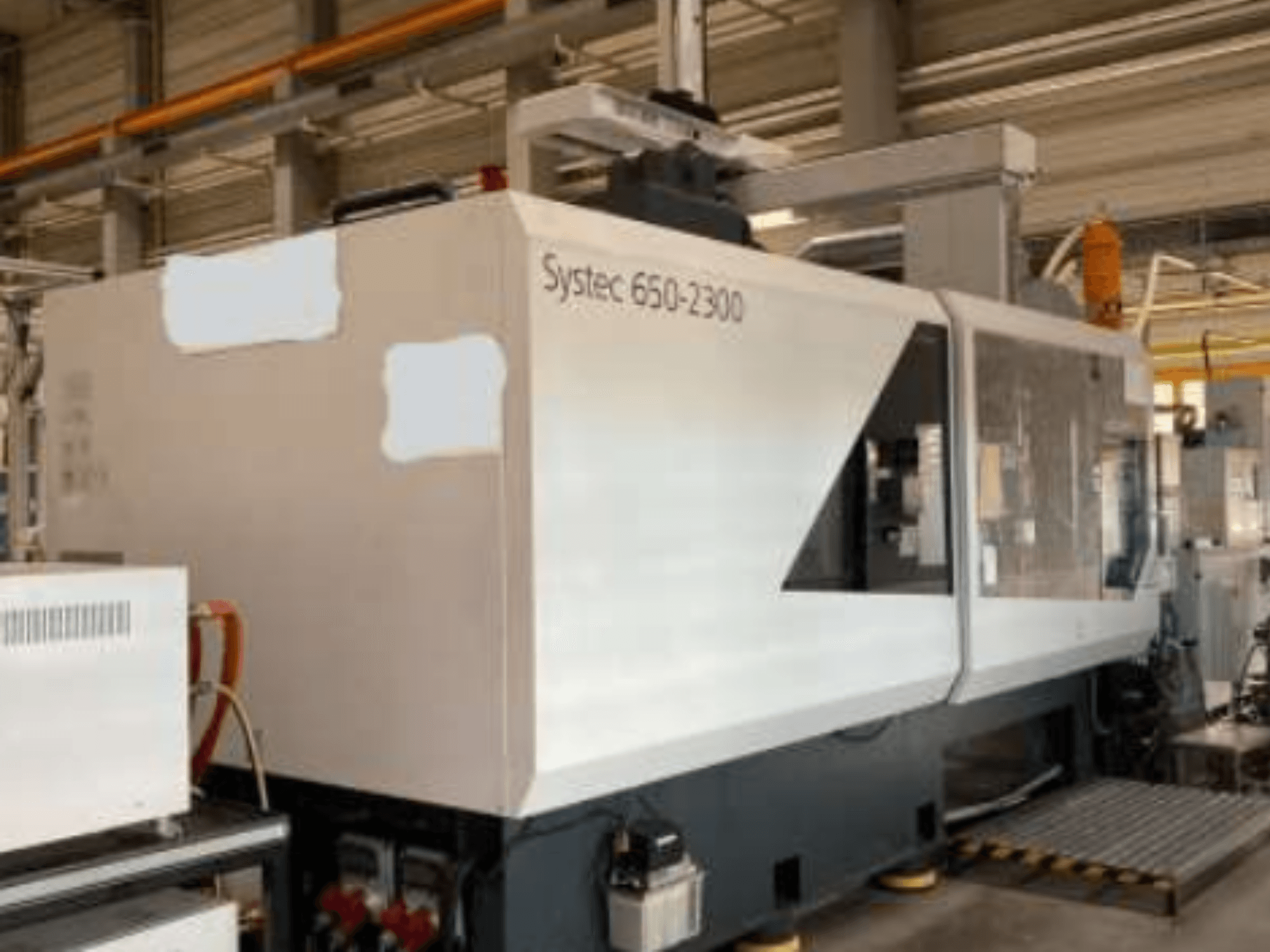 Systec 660-2300-maskin, framifrån, med stor kaross, kontrollpanel och säkerhetslastplattform, lämplig för industriellt bruk.