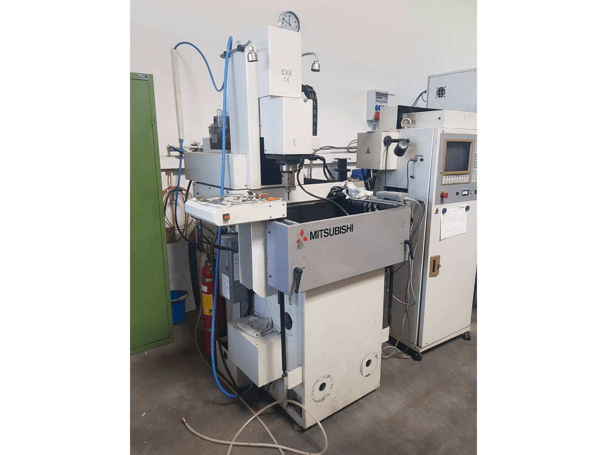 Mitsubishi EX 8-maskinen framifrån