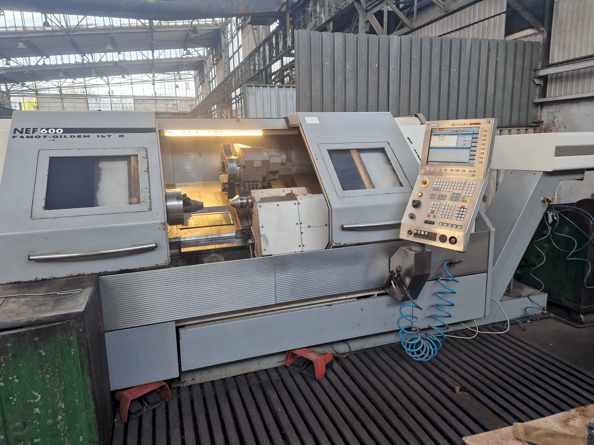 DMG GILDEMEISTER NEF 600-maskinen framifrån