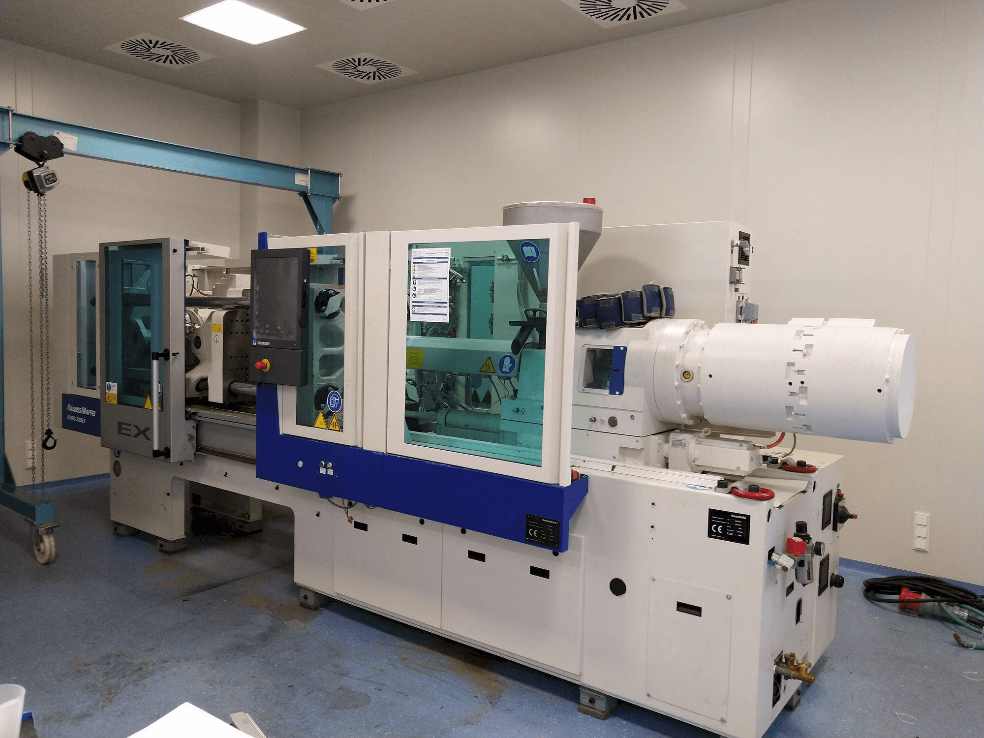 Krauss Maffei 80-380 EX-maskinen framifrån