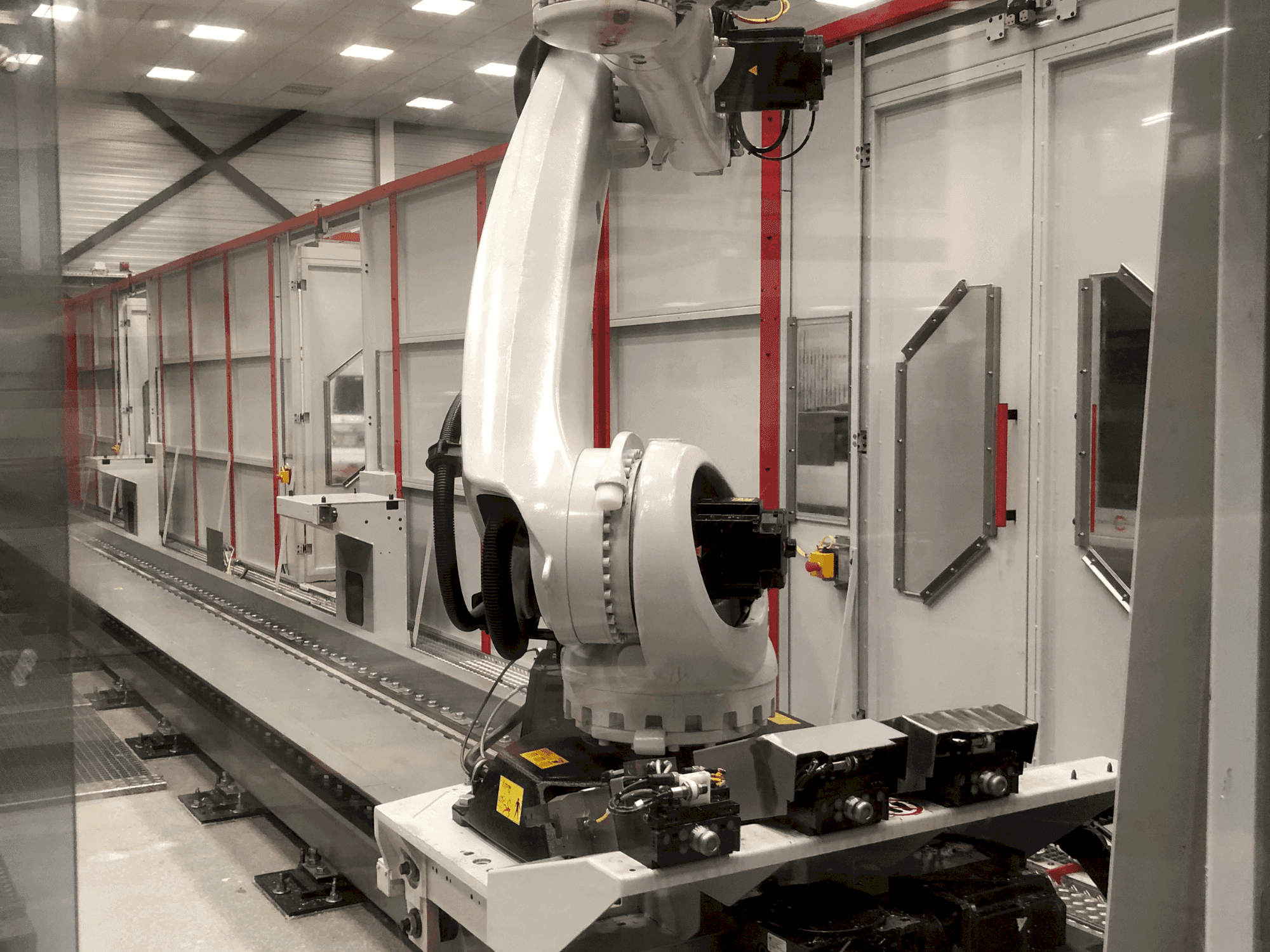 KUKA KR 240 R2900 ultra-maskinen framifrån
