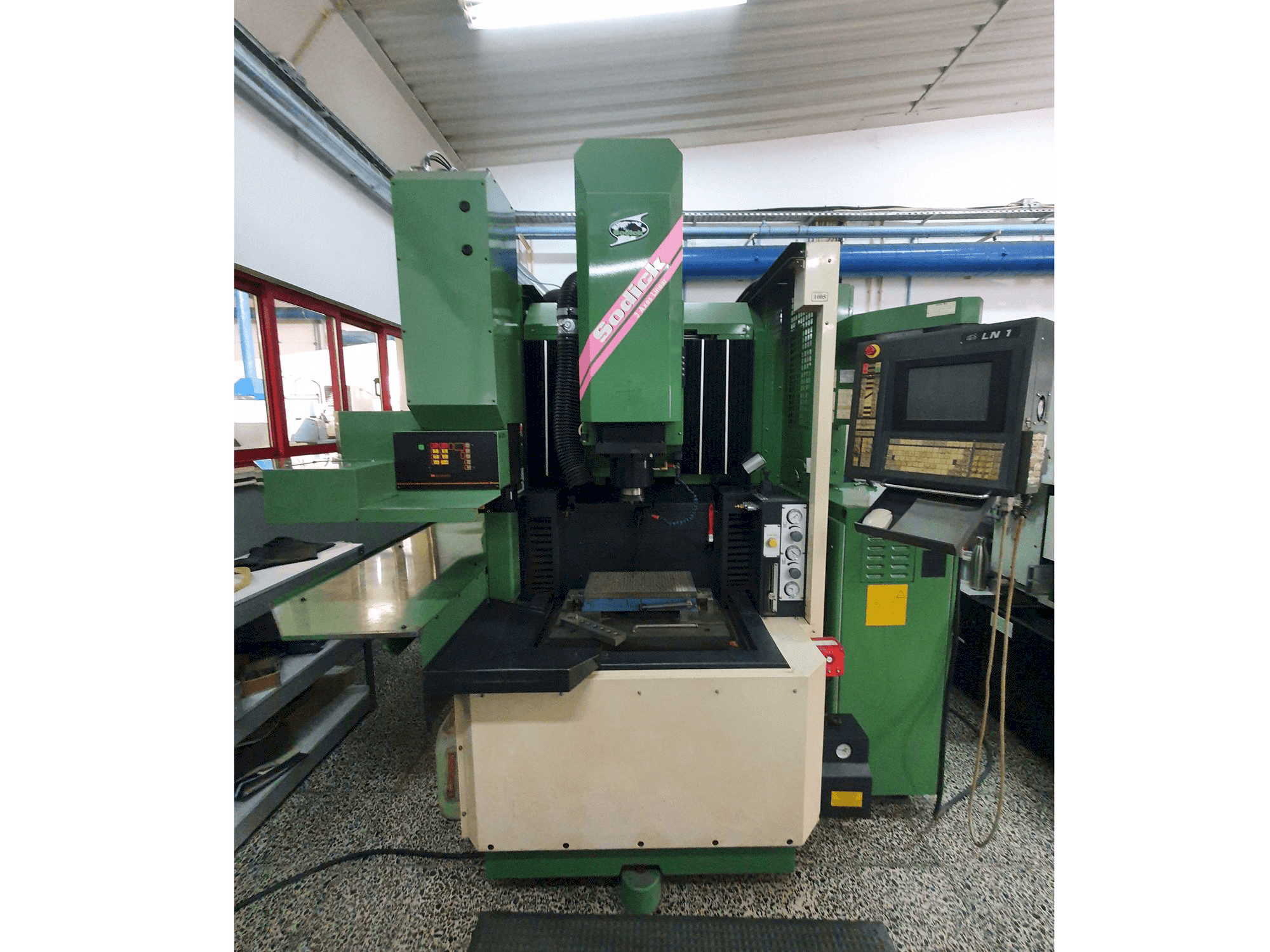 Sodick AQ35L-maskinen framifrån