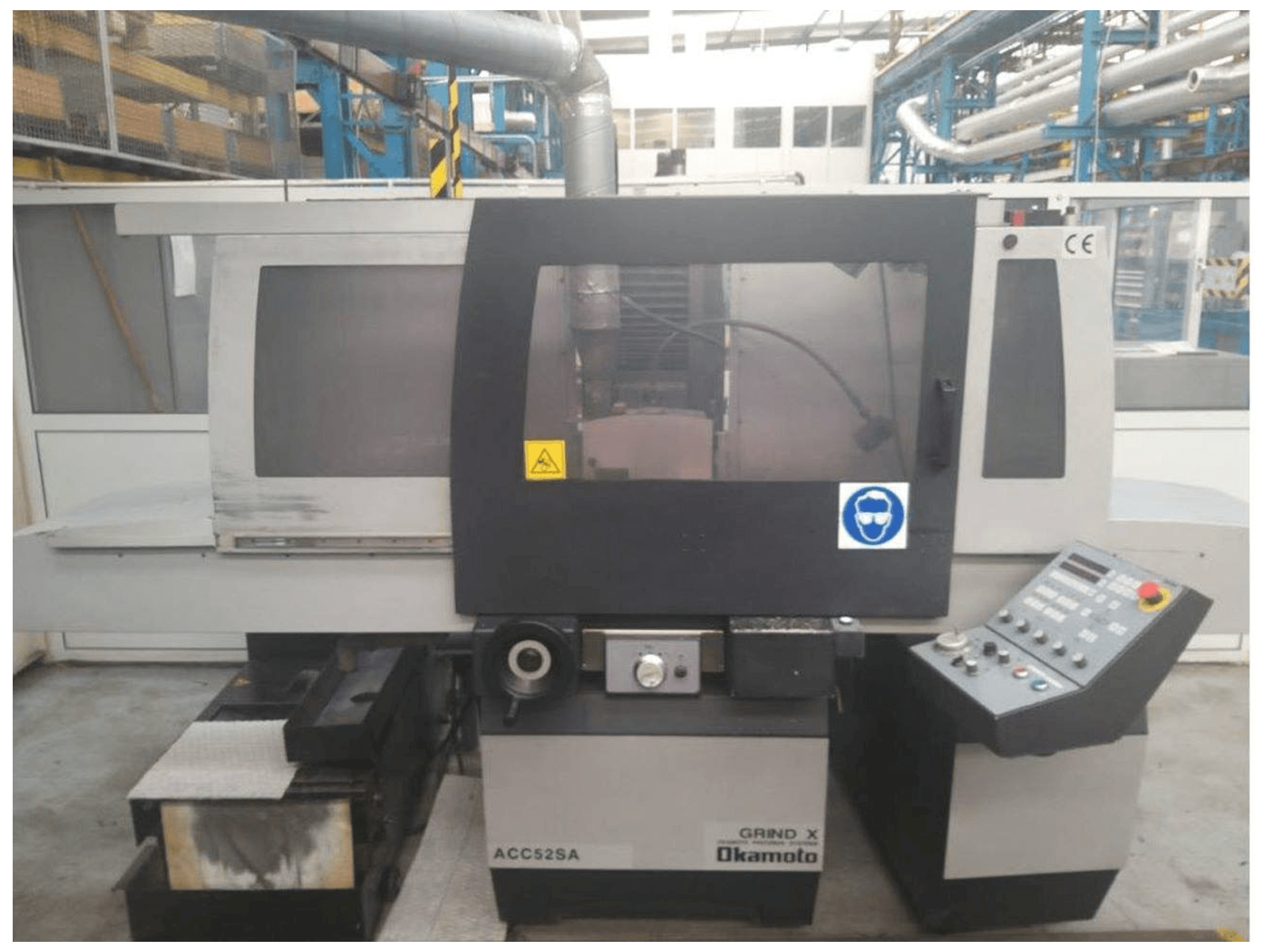 OKAMOTO ACC 52SA-maskinen framifrån