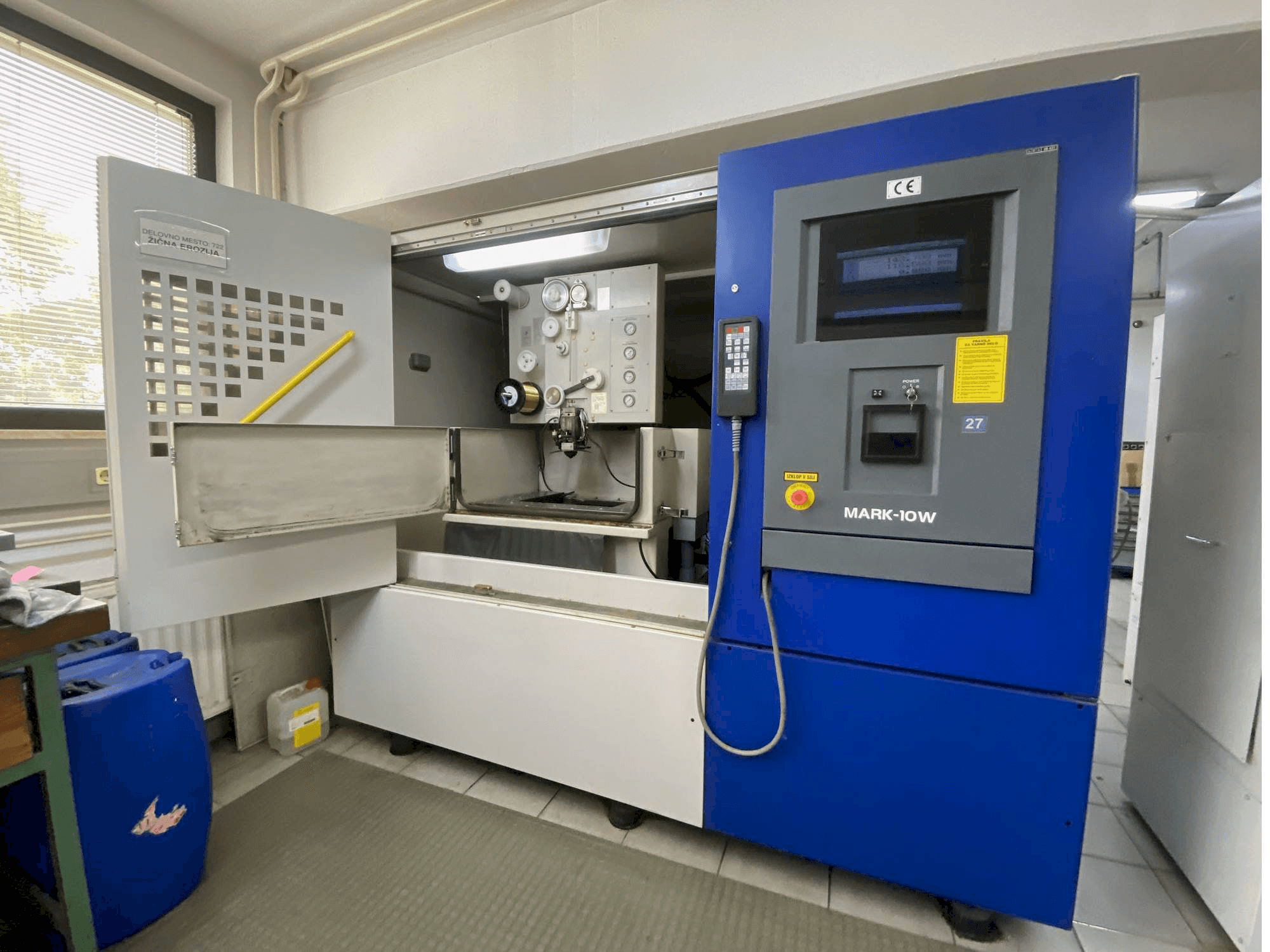 Hitachi 254Y-maskinen framifrån