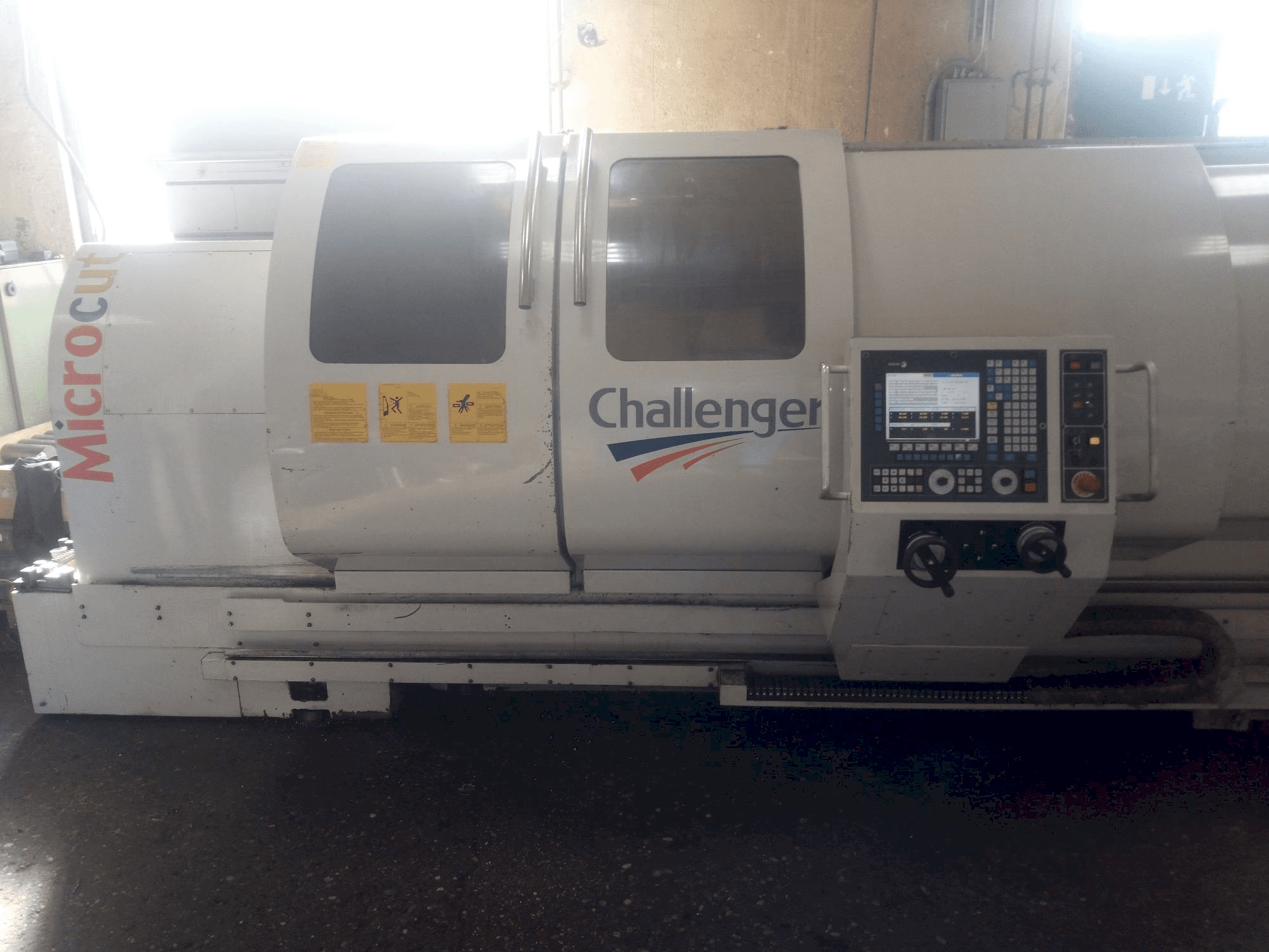 MICROCUT BNC 2280-maskinen framifrån