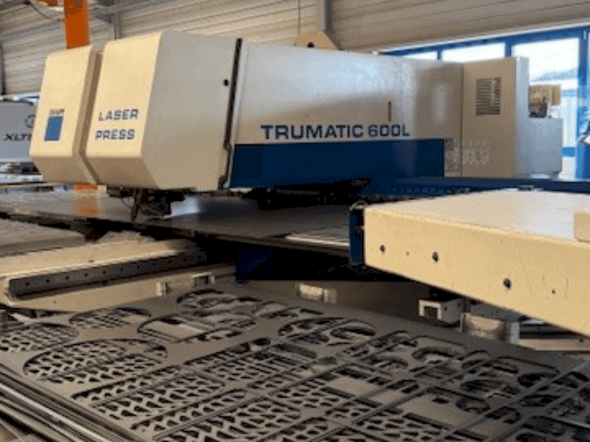 TRUMPF Trumatic 600L-maskinen framifrån