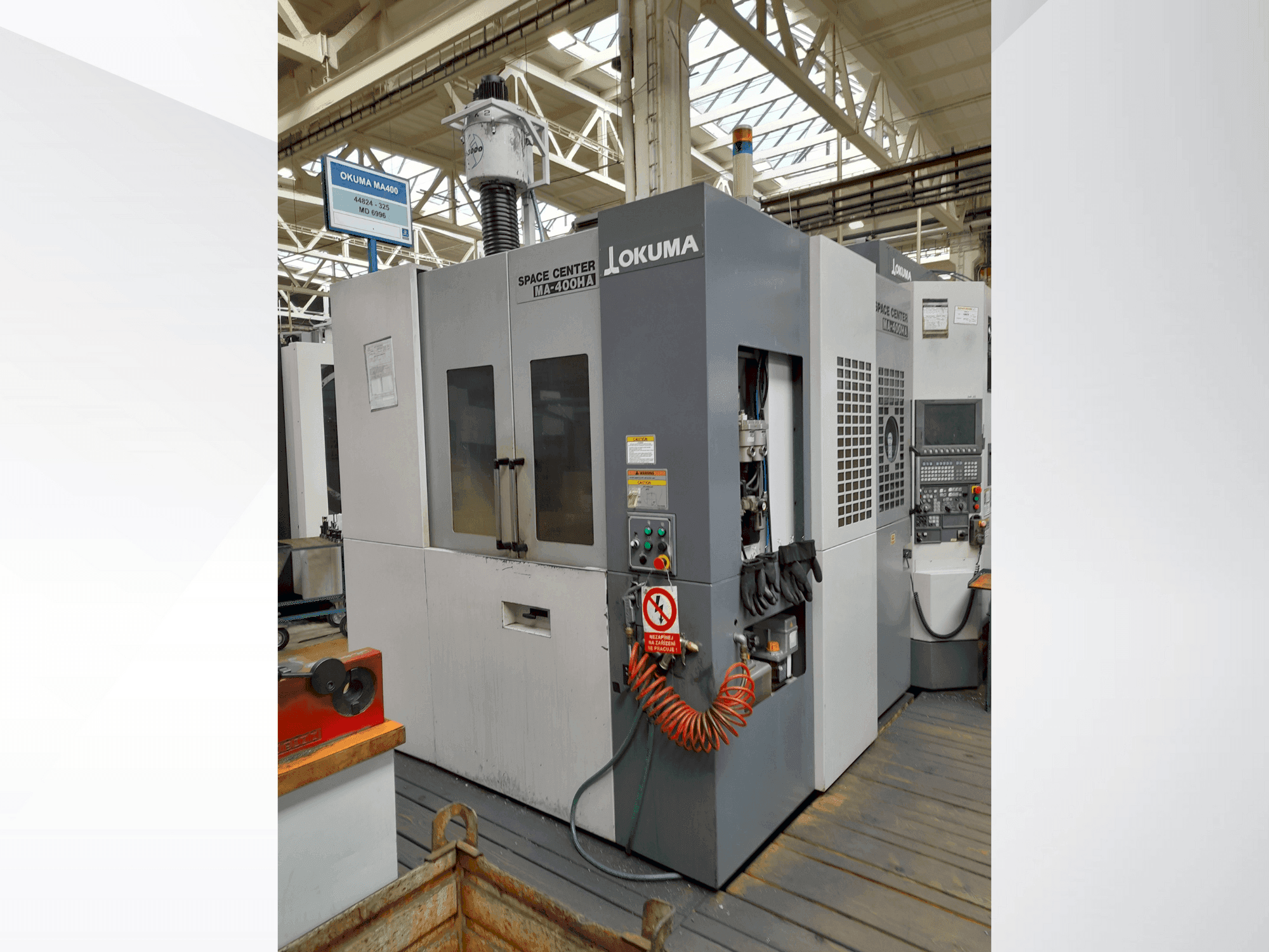 Okuma MA-400HA-maskinen framifrån