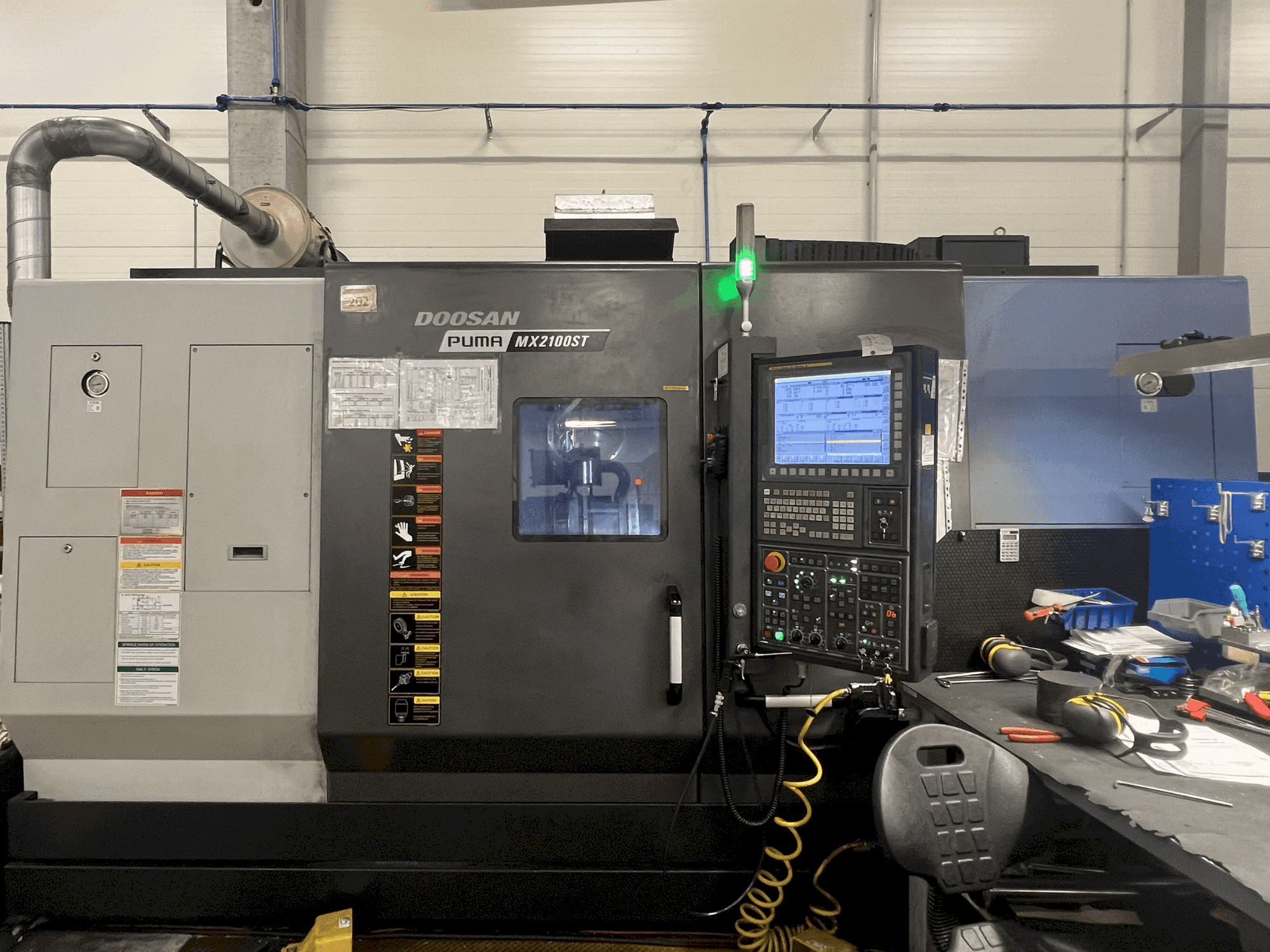 DOOSAN MX2100ST-maskinen framifrån