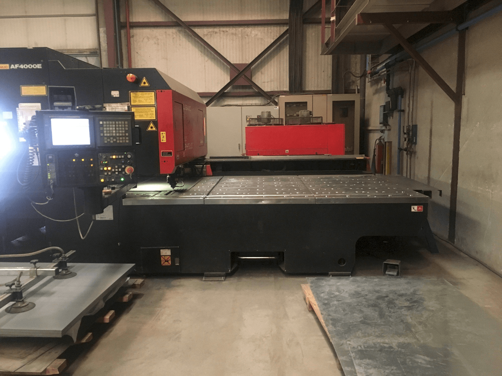 AMADA LC 2415 A3-maskinen framifrån