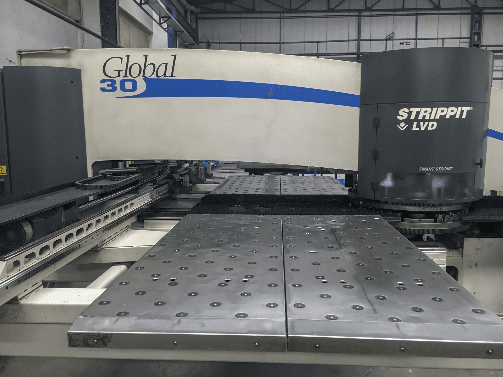 LVD-maskinen framifrånSTRIPPIT Global 30 1525