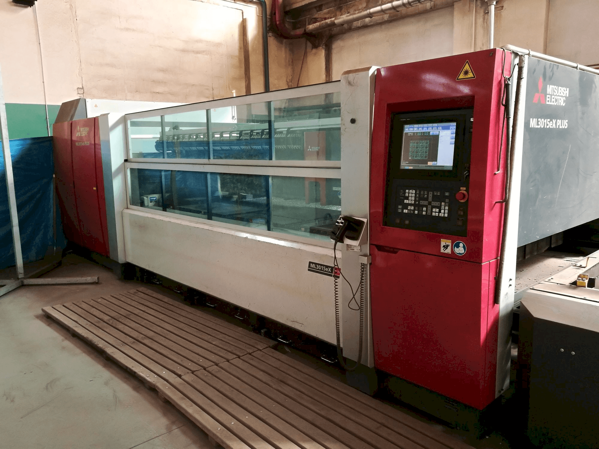 Mitsubishi ML3015eX(S2)-45CF-R-maskinen framifrån