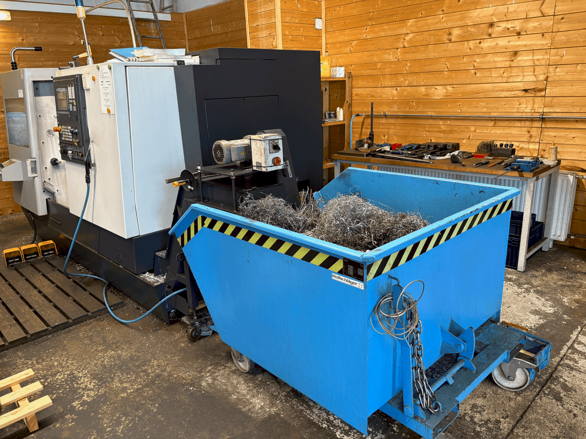 HWACHEON Cutex 240-maskinen framifrån