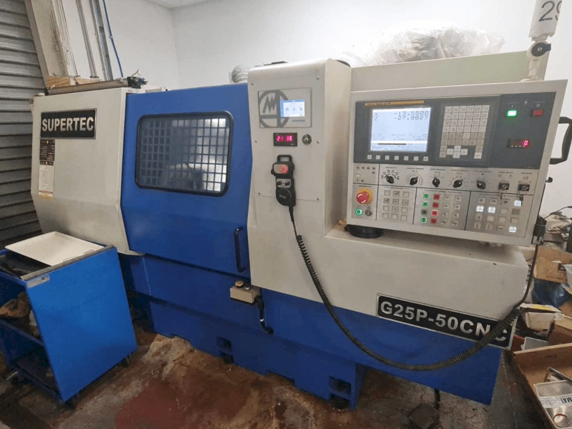 Supertec G25P-500CNC-maskinen framifrån