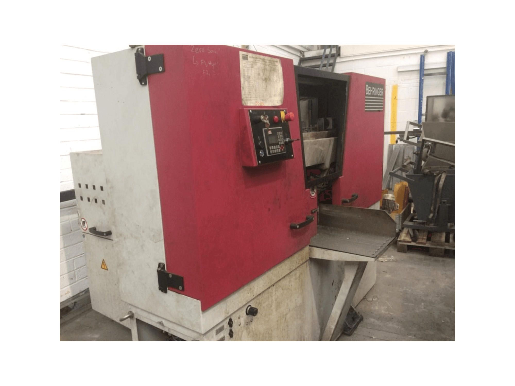 Behringer HBE261 A-maskinen framifrån