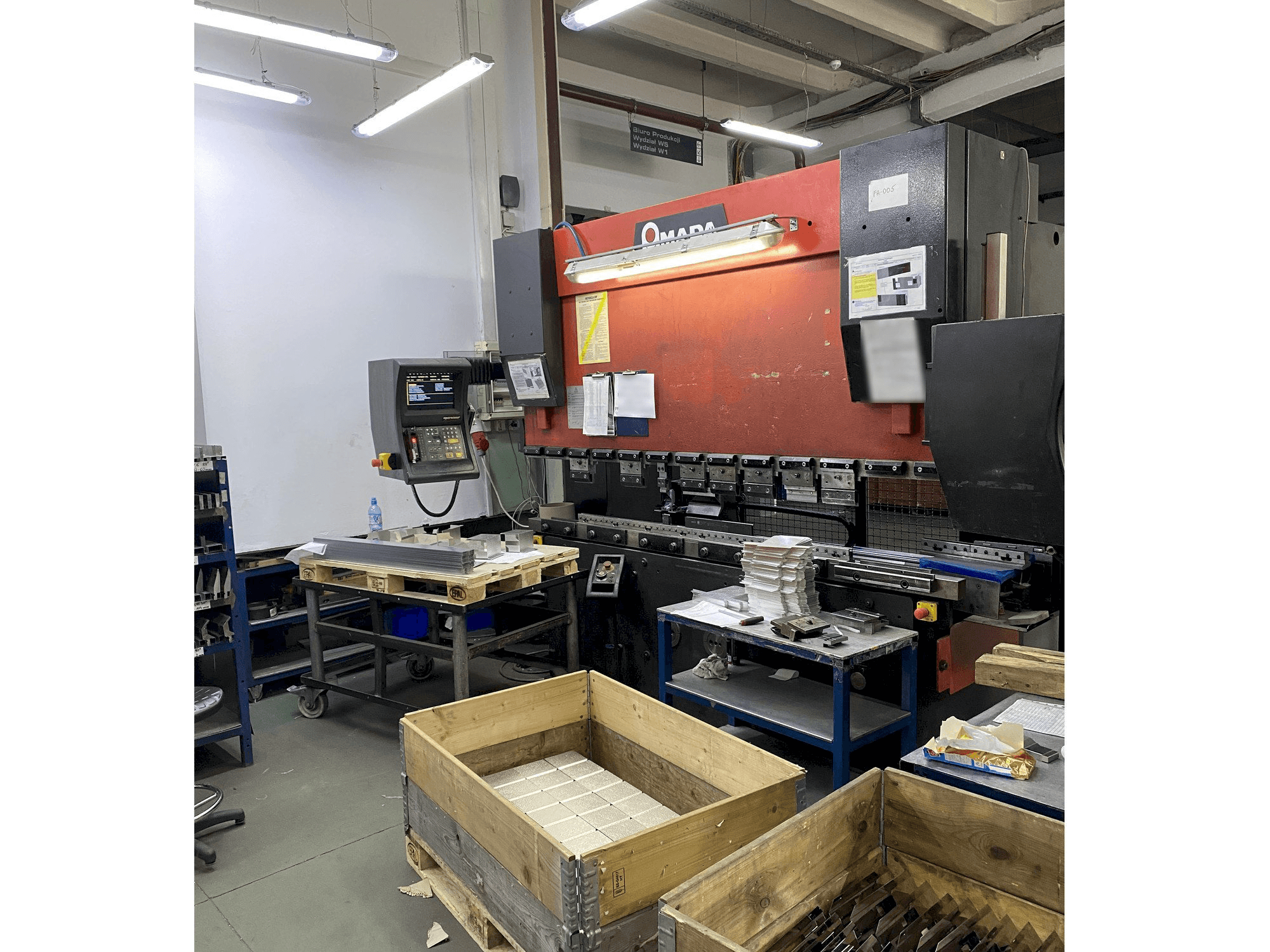 AMADA HFBO 8025-maskinen framifrån