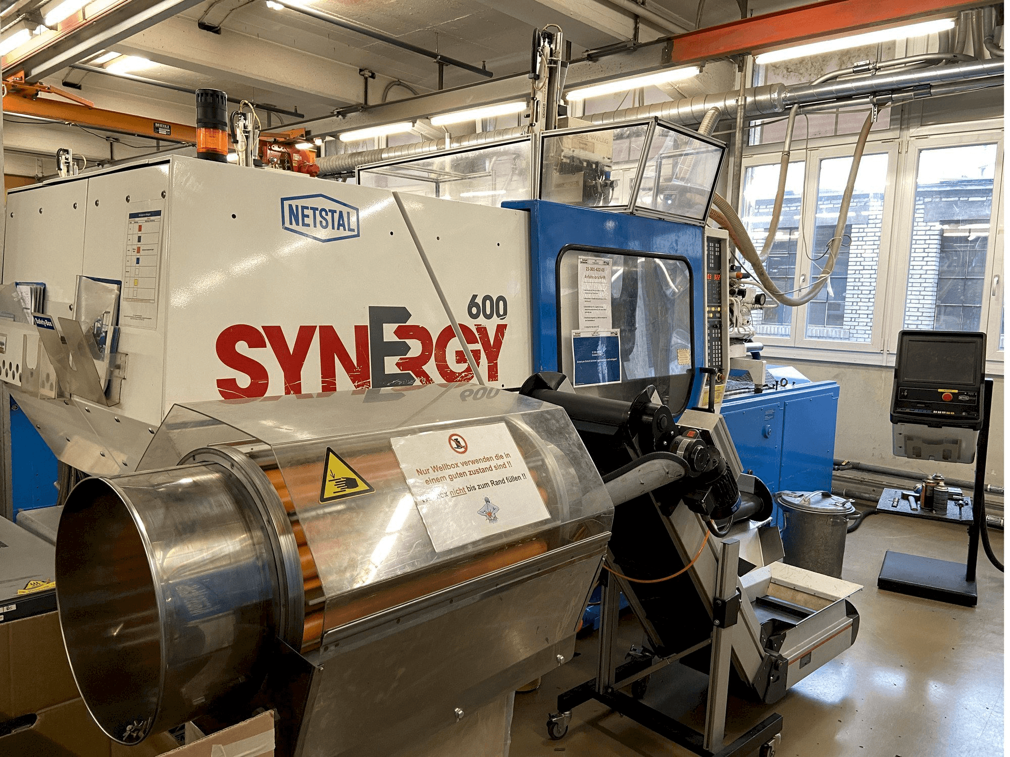 Netstal SYNERGY 600-60-maskinen framifrån