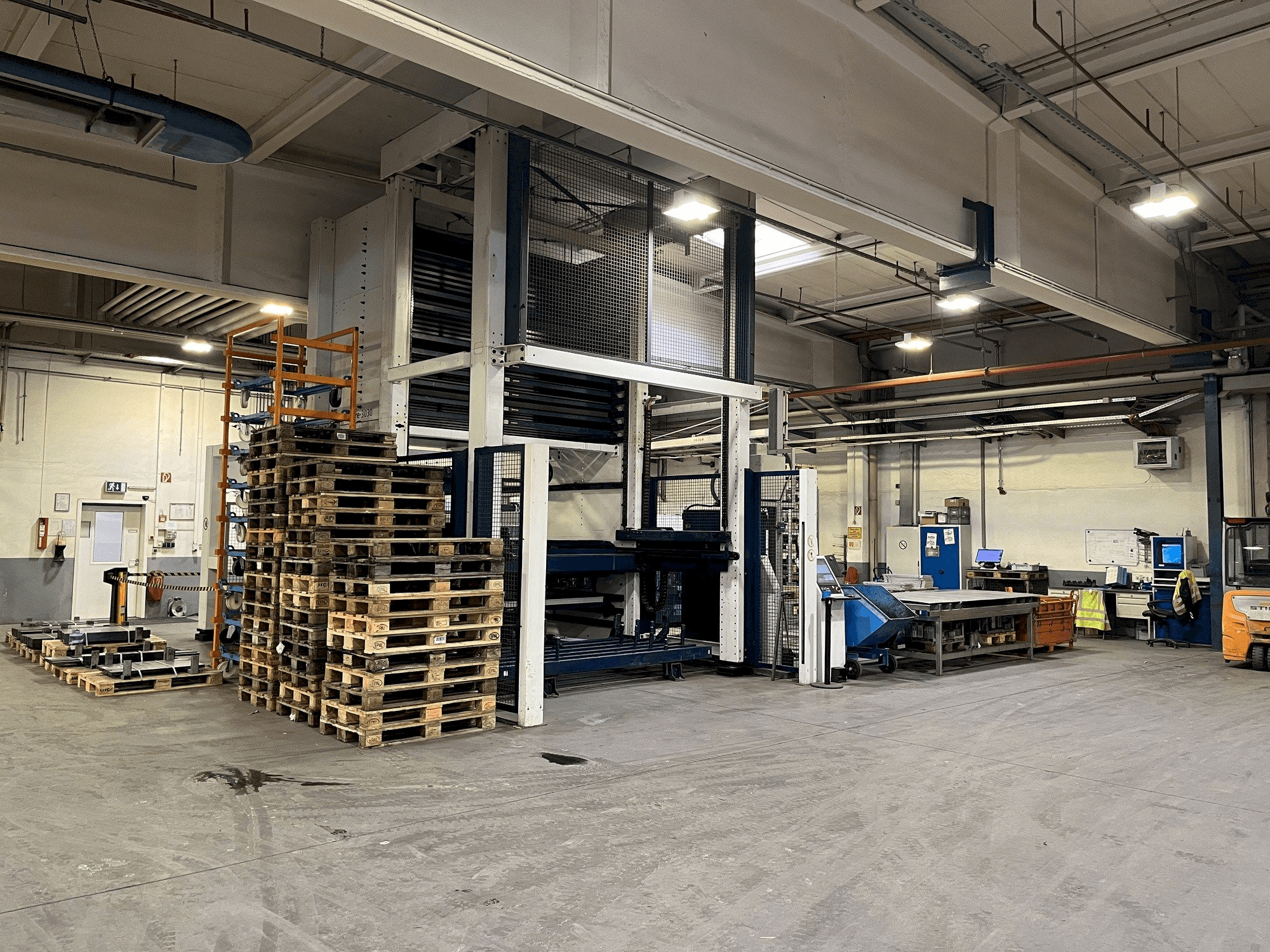 TRUMPF TruLaser 3030 L20 / Tru Store 3030-maskinen framifrån