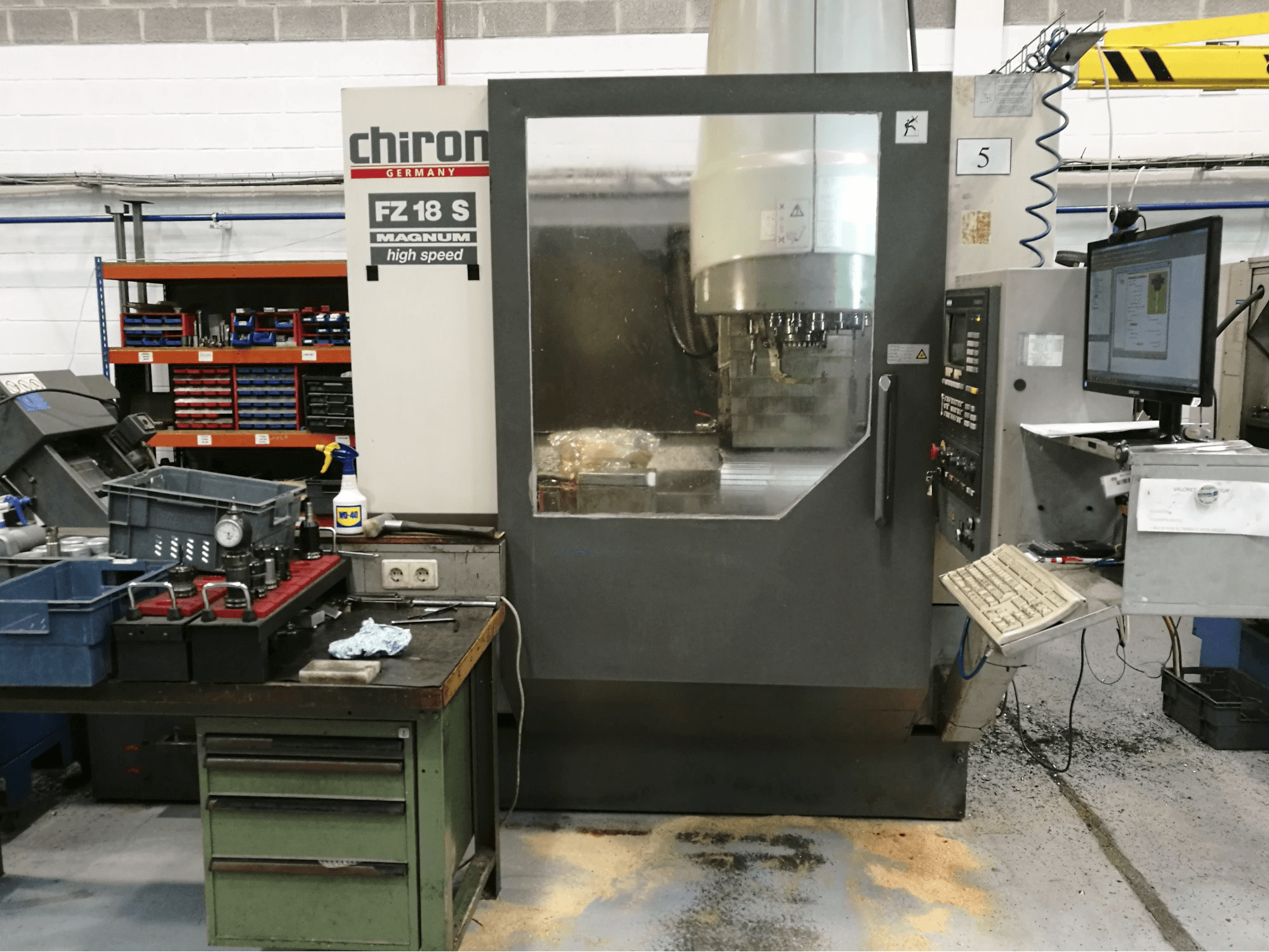 Chiron-maskinen framifrånFZ18 S Magnum