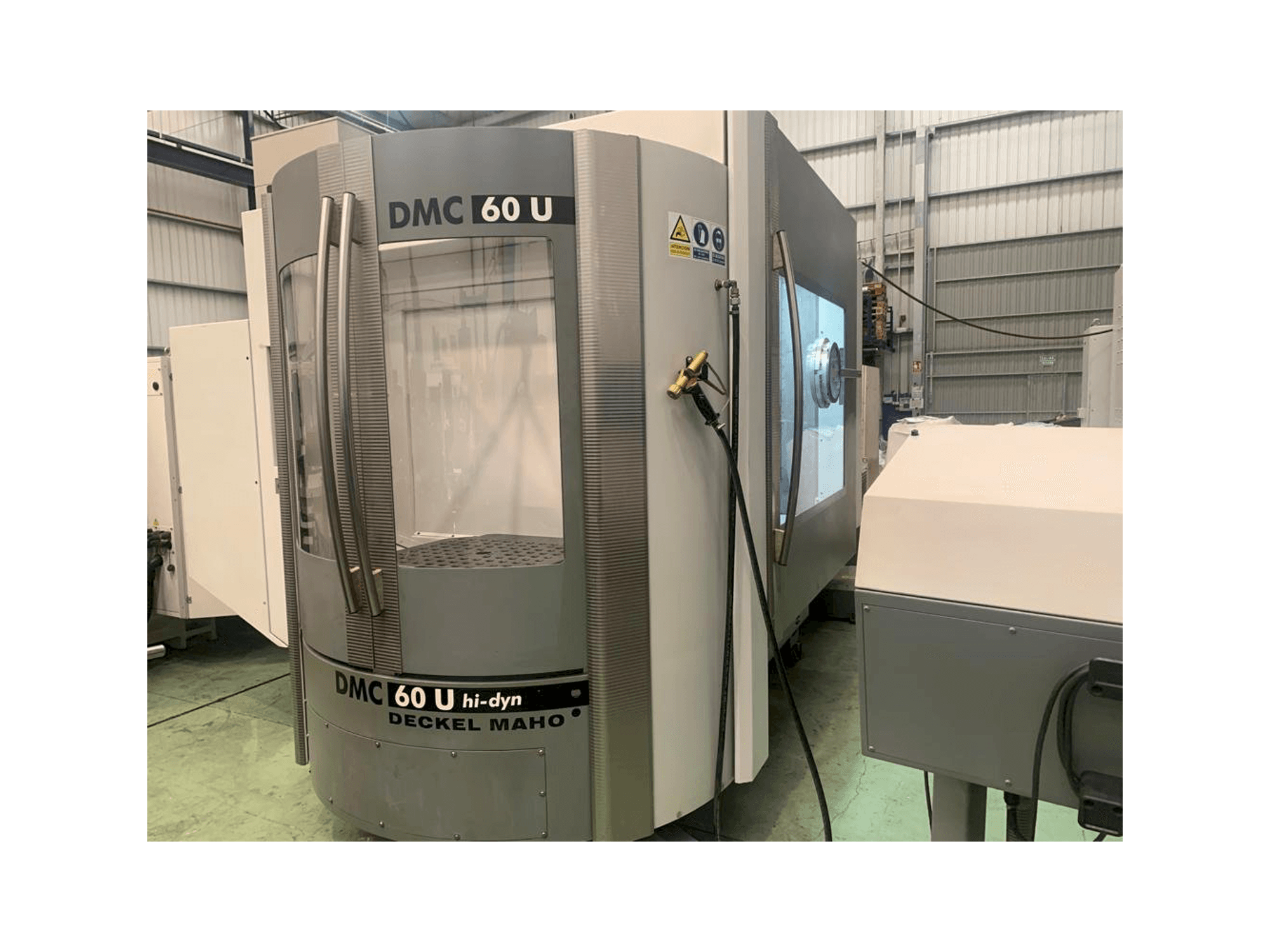 DECKEL DMC 60 U hi-dyn-maskinen framifrån