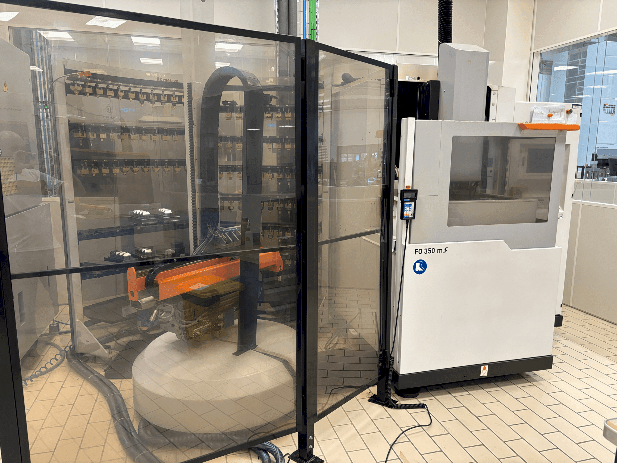 CHARMILLES ROBOFORM 350-maskinen framifrån