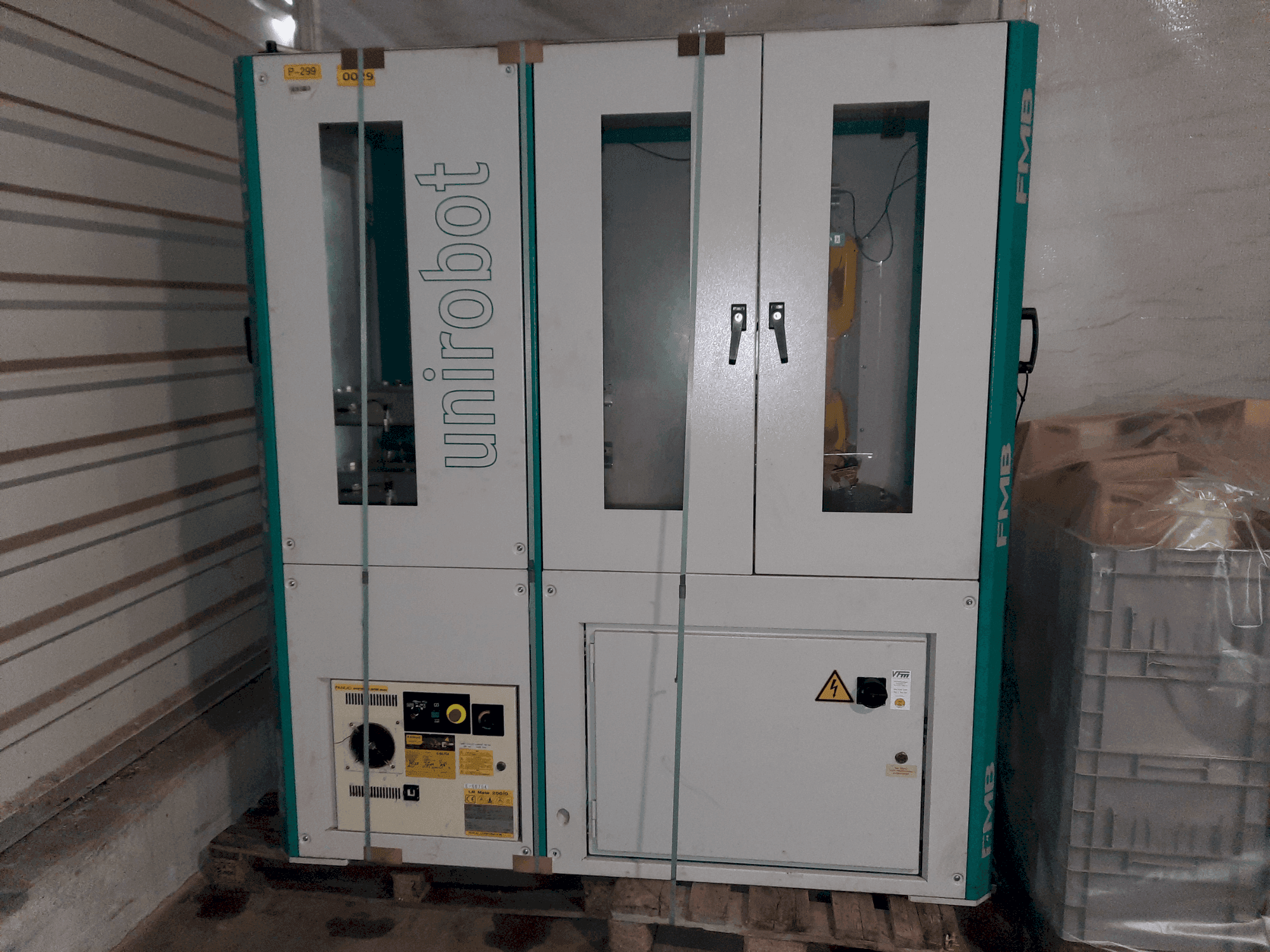 FANUC R30-iB Mate A05B-2651-B011-maskinen framifrån
