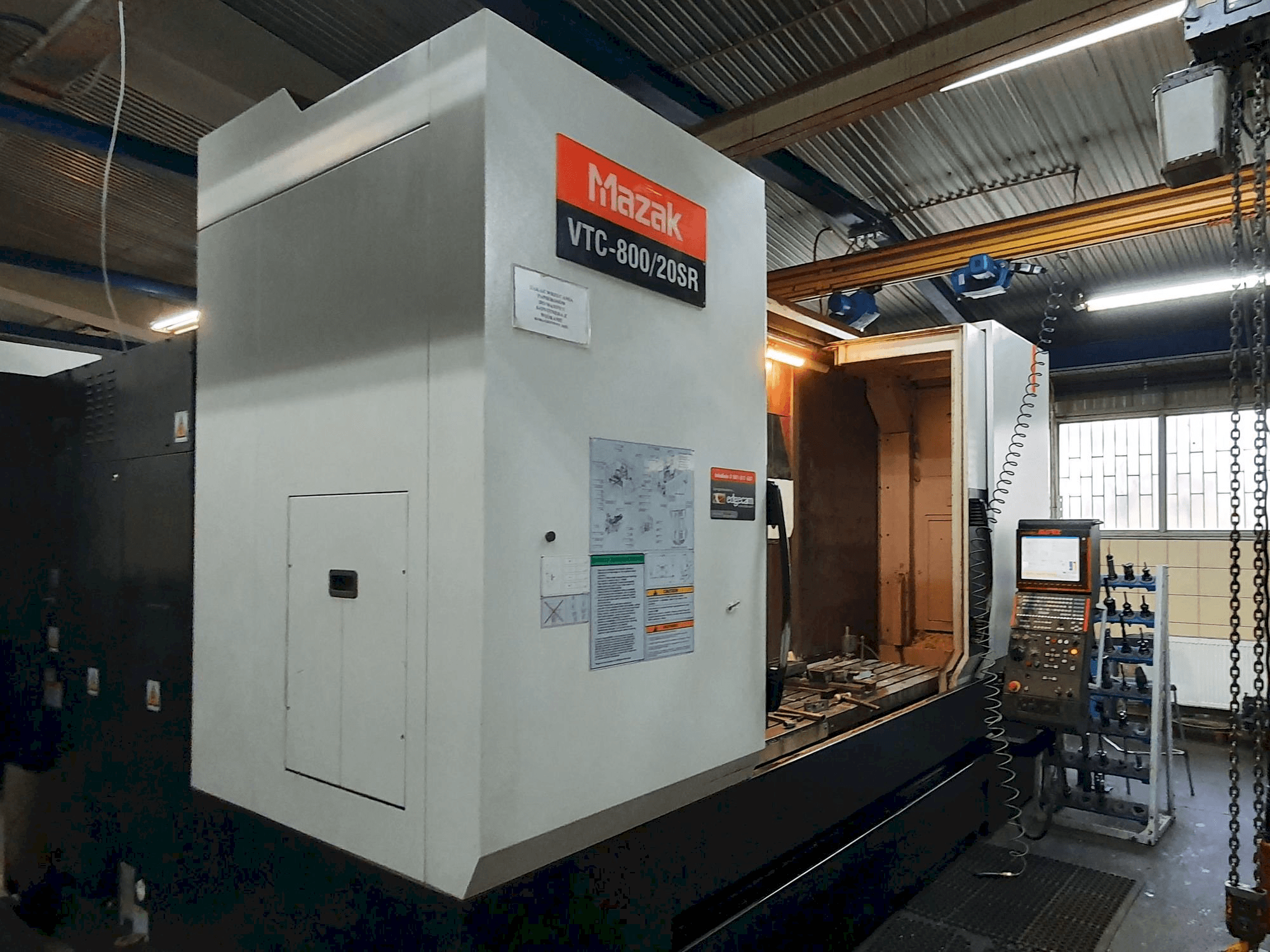 Mazak VTC-800/20SR-maskinen framifrån