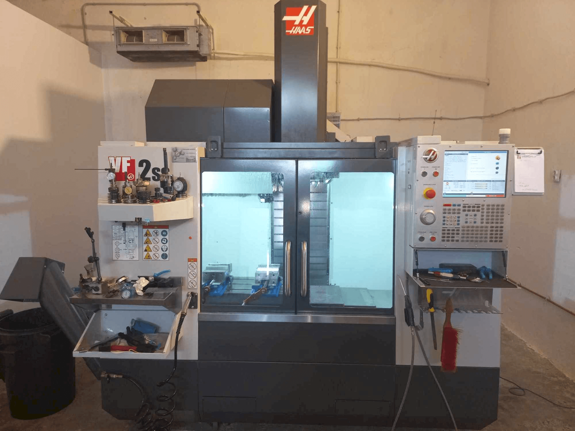 HAAS VF 2 SS-maskinen framifrån