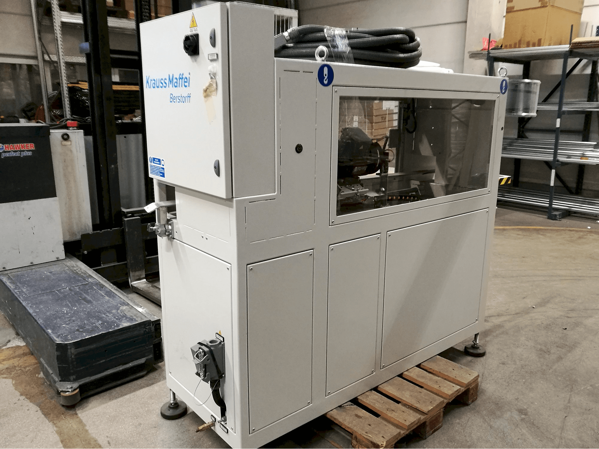 Krauss Maffei-maskinen sedd från vänsterTL 63