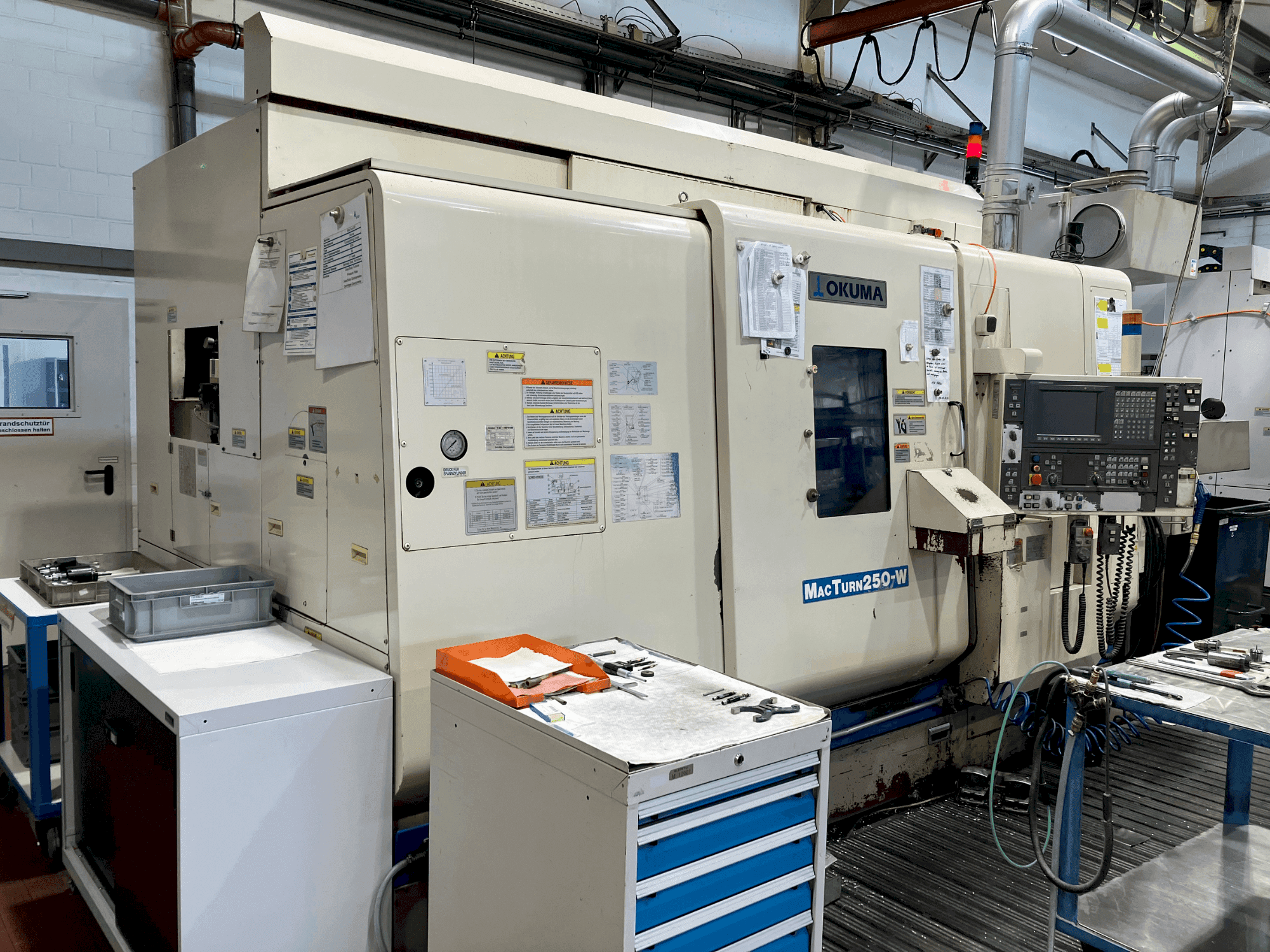 Okuma MacTurn 250-W-maskinen framifrån