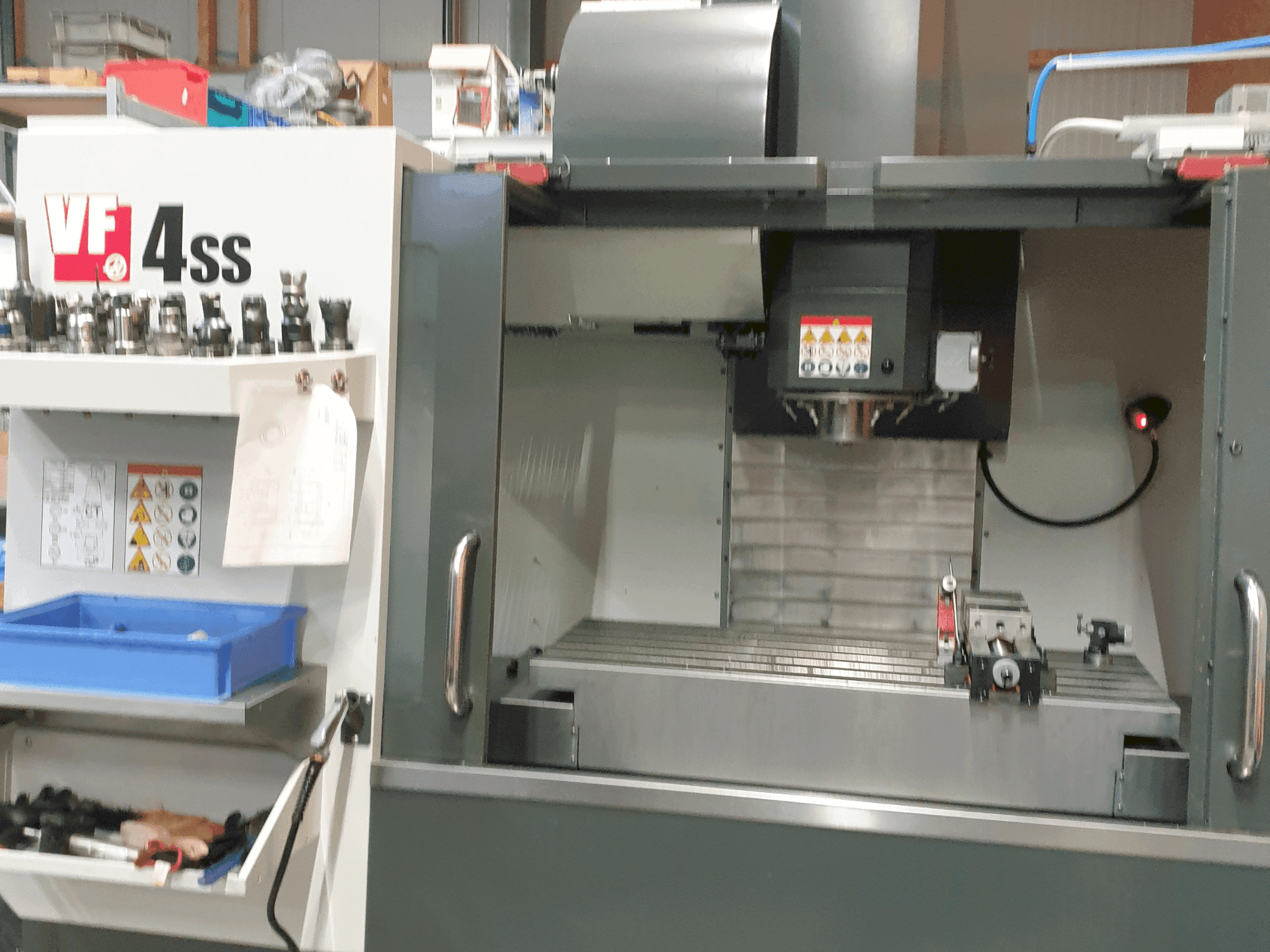 HAAS VF 4 SS-maskinen framifrån