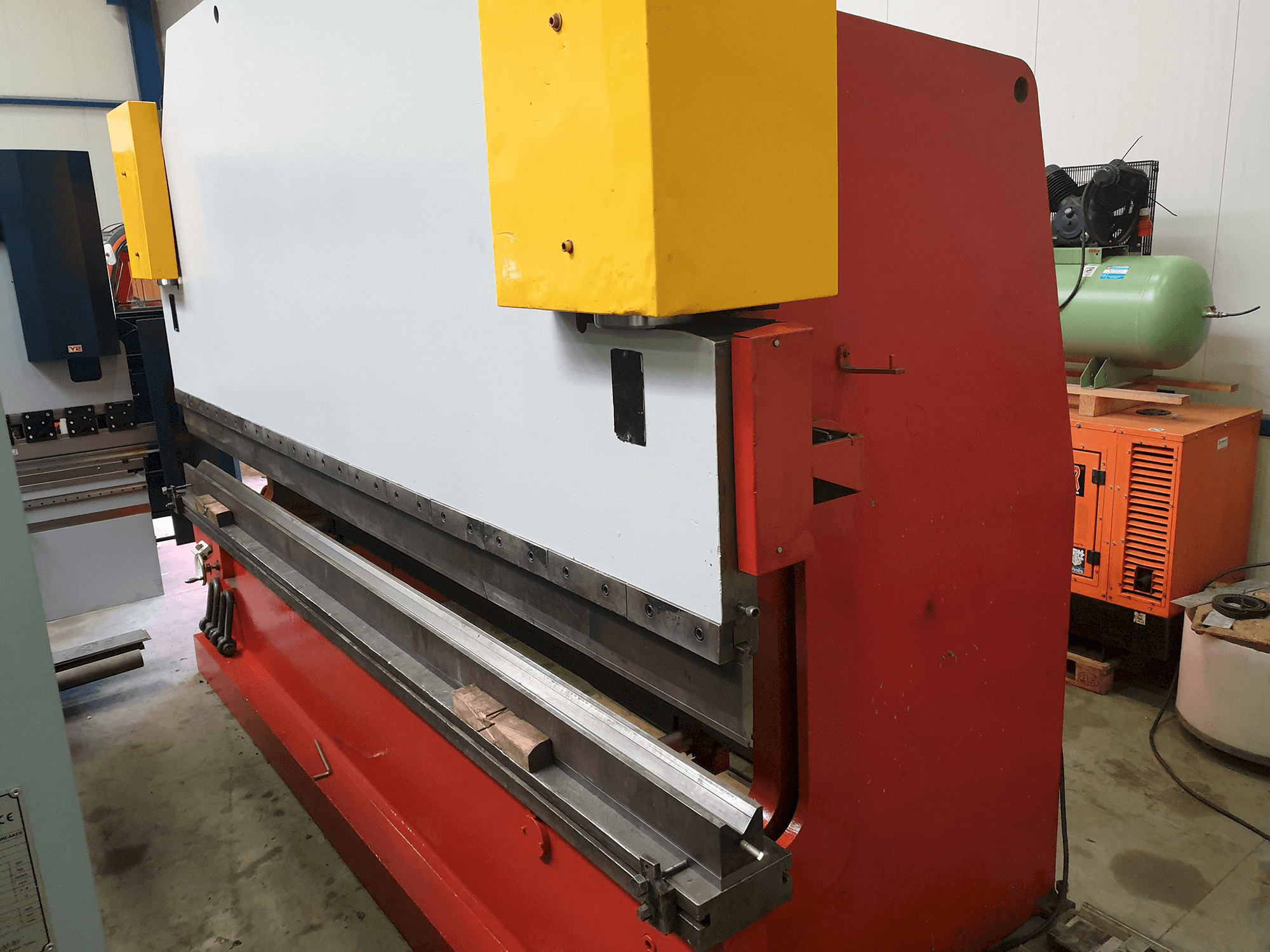 Darley-maskinen sedd från högerEHP 200 43/37